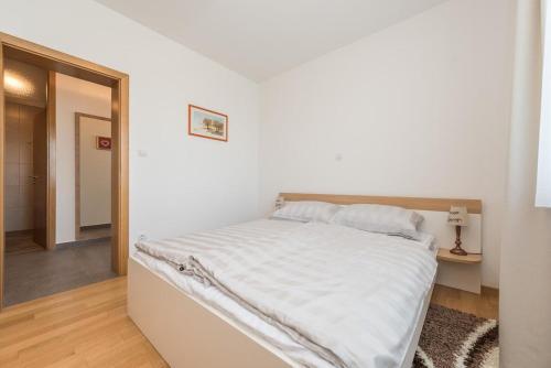 Apartments By The Sea Privlaka, Zadar - 18573