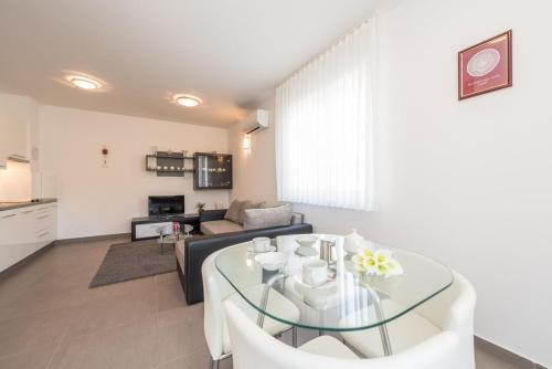 Apartments By The Sea Privlaka, Zadar - 18573