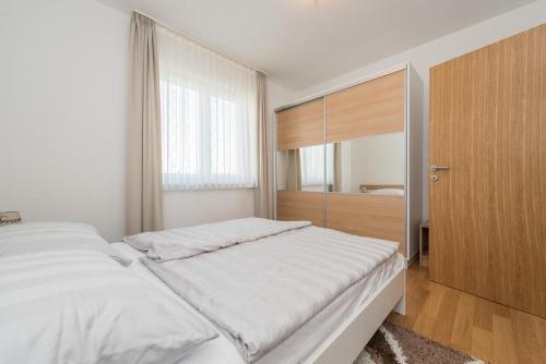 Apartments By The Sea Privlaka, Zadar - 18573