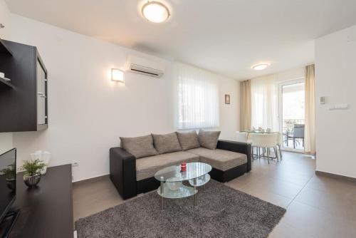 Apartments By The Sea Privlaka, Zadar - 18573