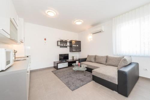 Apartments By The Sea Privlaka, Zadar - 18573
