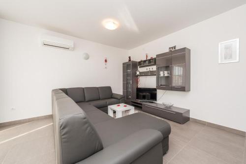 Apartments By The Sea Privlaka, Zadar - 18573