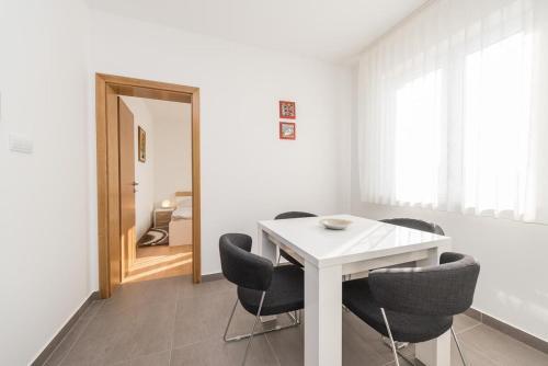 Apartments By The Sea Privlaka, Zadar - 18573