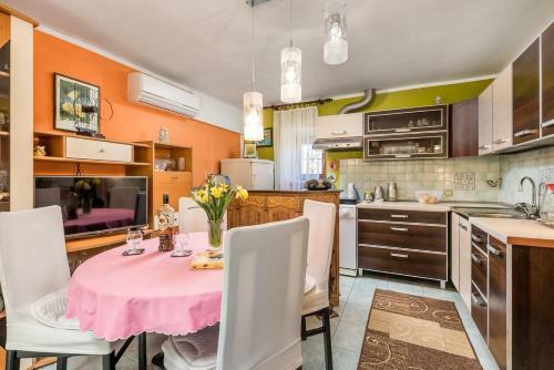 Apartments With A Parking Space Skrljevo, Rijeka - 17116