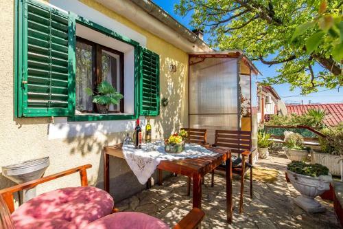Apartments With A Parking Space Skrljevo, Rijeka - 17116