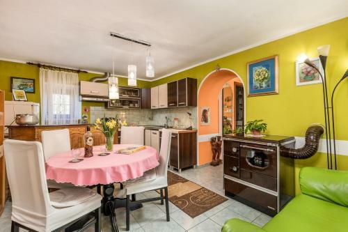 Apartments With A Parking Space Skrljevo, Rijeka - 17116