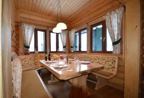 Chalet Mit 7.000 M2 Land Und Wundersch�ne Aussicht