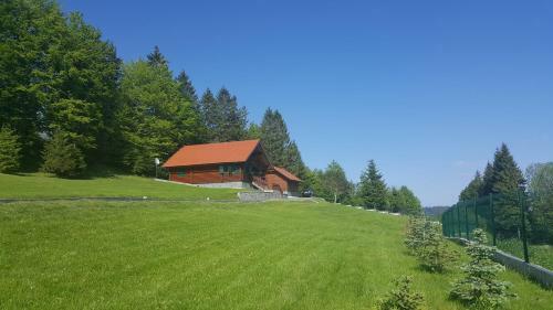 Chalet Mit 7.000 M2 Land Und Wundersch�ne Aussicht