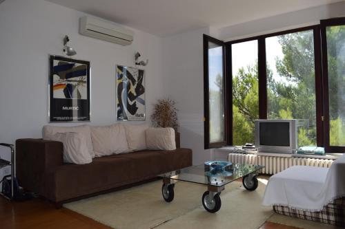 Apartments Polic