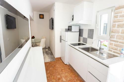 Entire Private Top Floor With Own Pool And Entrance