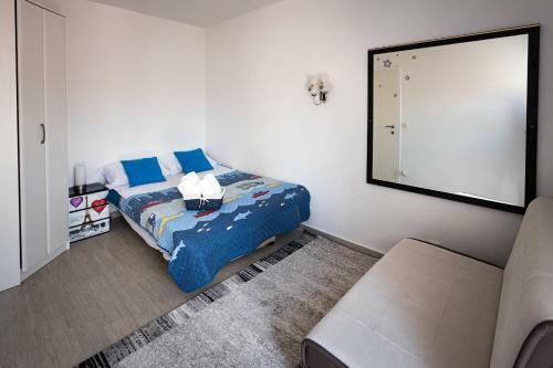 Entire Private Top Floor With Own Pool And Entrance