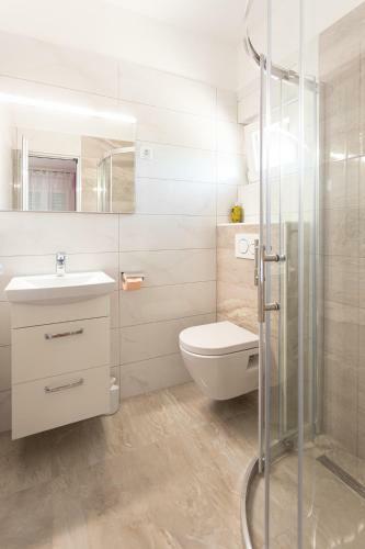 Entire Private Top Floor With Own Pool And Entrance