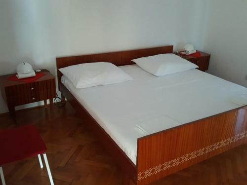 Hostal Apartments Ana