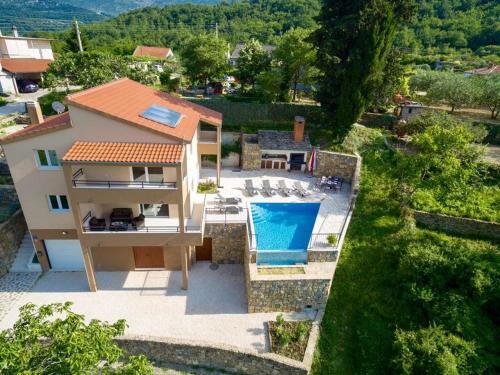 Luxury Villa Mosor, Heated Pool Whirpool, Near The See