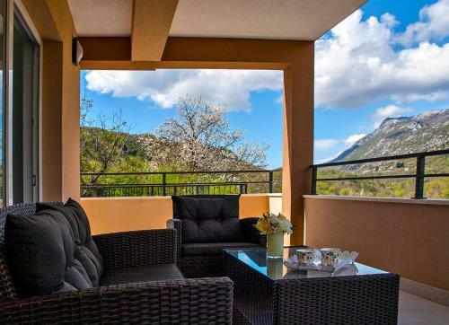Luxury Villa Mosor, Heated Pool Whirpool, Near The See