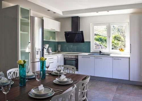 Luxury Villa Mosor, Heated Pool Whirpool, Near The See