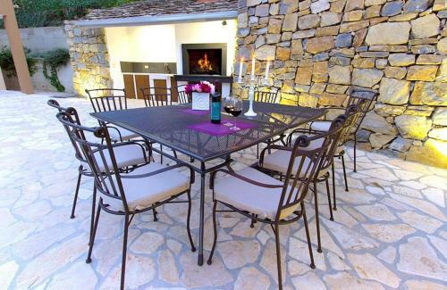 Luxury Villa Mosor, Heated Pool Whirpool, Near The See
