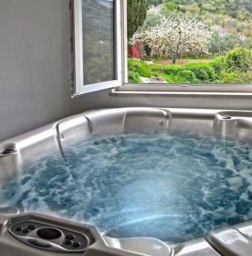 Luxury Villa Mosor, Heated Pool Whirpool, Near The See