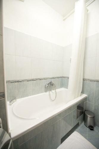 Apartment Lamar - Entry With Pin 0 - 24h, Underground Parking Garage, Elevator