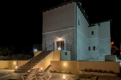 Luxury Villa Marija - Rustic Villa With Pool And Sauna