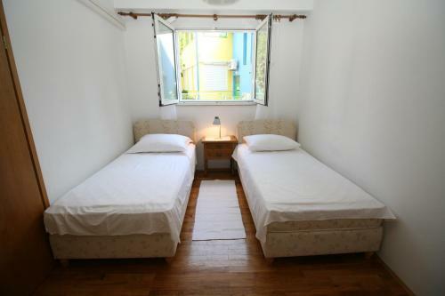 Hostal Apartments & Rooms Lonzor