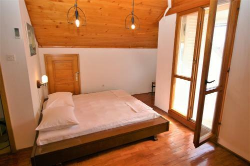 Hostal Apartments & Rooms Lonzor