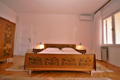 Hostal Apartments & Rooms Lonzor
