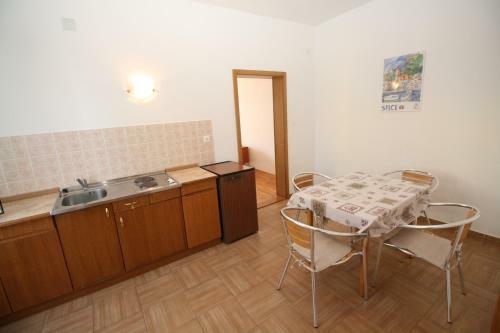 Hostal Apartments & Rooms Lonzor