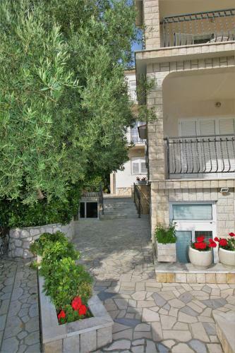 Hostal Apartments & Rooms Lonzor