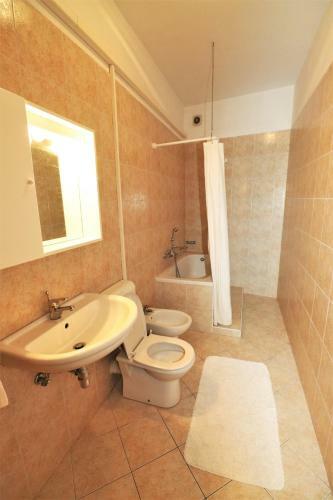 Hostal Apartments & Rooms Lonzor