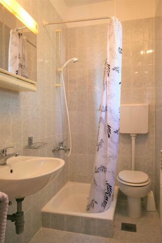 Hostal Apartments & Rooms Lonzor