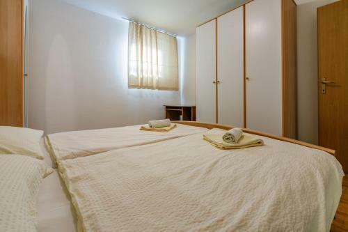 Apartment Eni Selce