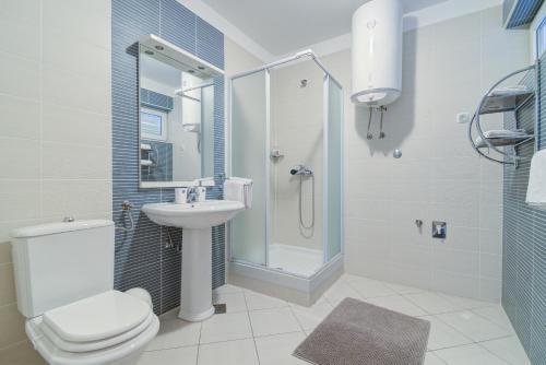 Modern A 2+2 Apartment ****