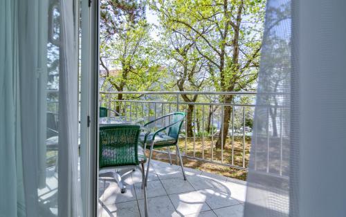 Modern A 2+2 Apartment ****
