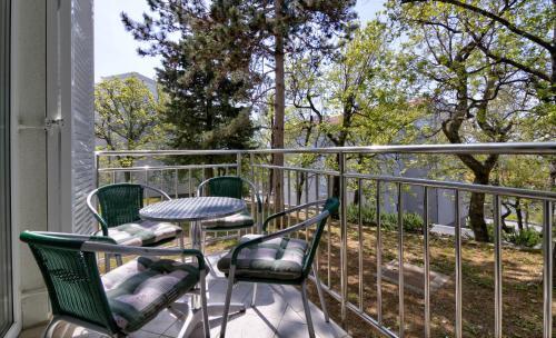 Modern A 2+2 Apartment ****