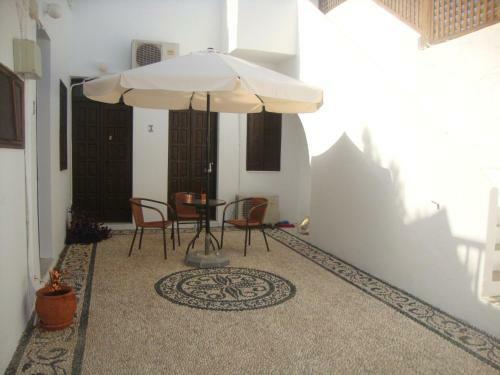 Sarris Studios & Apartments