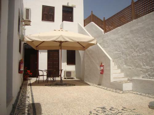 Sarris Studios & Apartments
