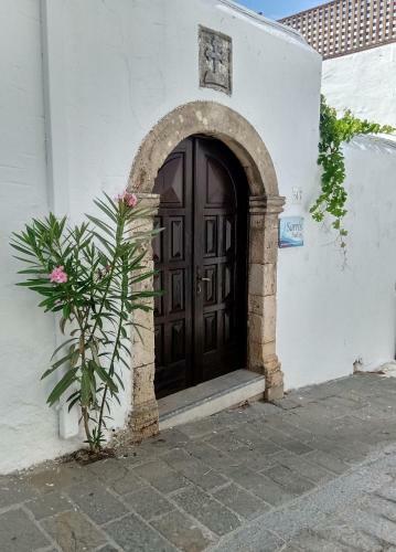 Sarris Studios & Apartments