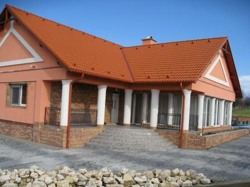 Villa Piros