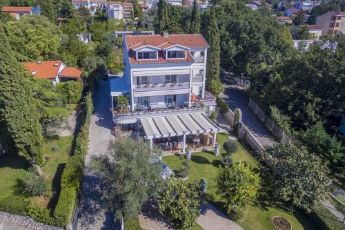 Apartments In Selce 39322