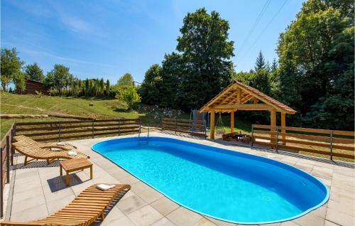 Awesome Caravan In Slunj With Jacuzzi, Wifi And 2 Bedrooms