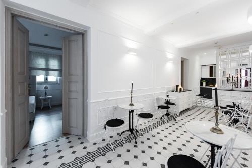 Hotel La Canea Canvas 1