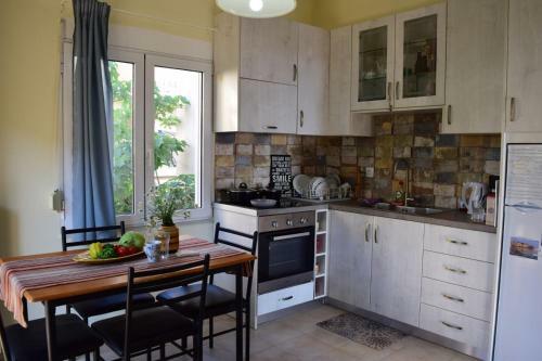 Sunny Sea-view Apartment In Halepa