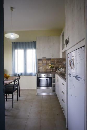 Sunny Sea-view Apartment In Halepa