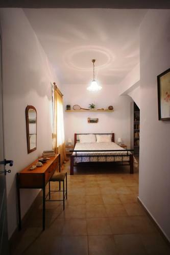 Sunny Sea-view Apartment In Halepa