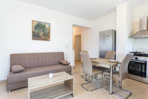 Iriana's Apartments In Center