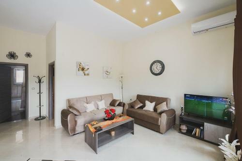 Apartamento Spacious Home With Parking