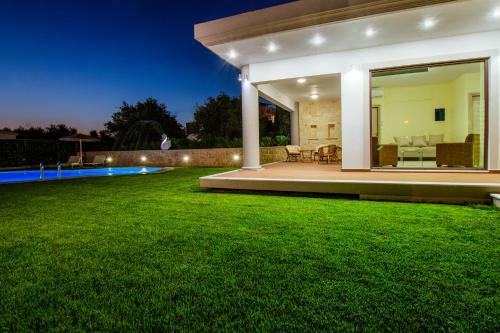 Chania Oasis With Heated Pool