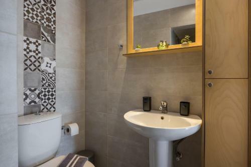 Tholos Apartments