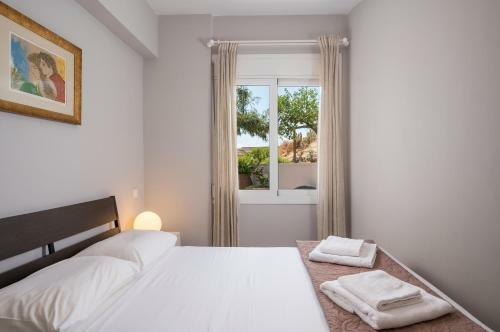 Tholos Apartments